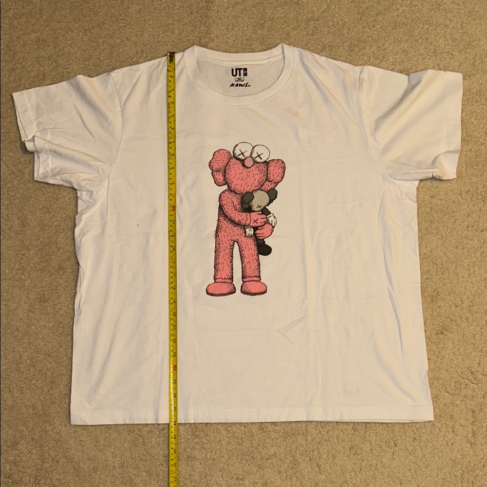KAWS x Uniqlo UT Pink BFF Hugging Companion T-Shirt White XXL - Picture 7 of 7